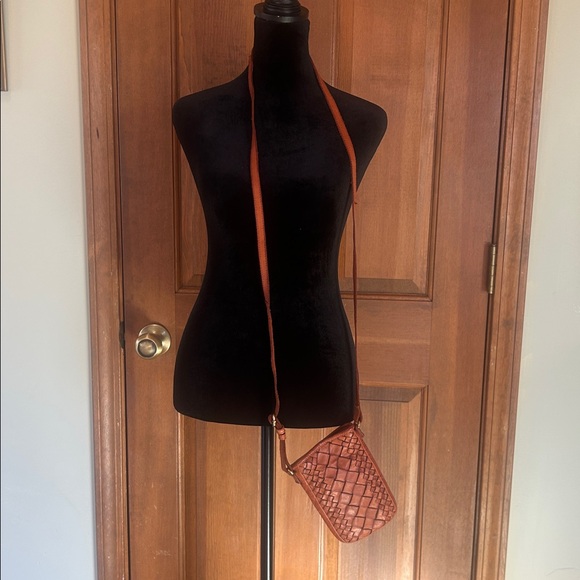 MARTA PONTI Made In Portugal Leather Phone Crossbody With Woven Detail - Picture 6 of 7